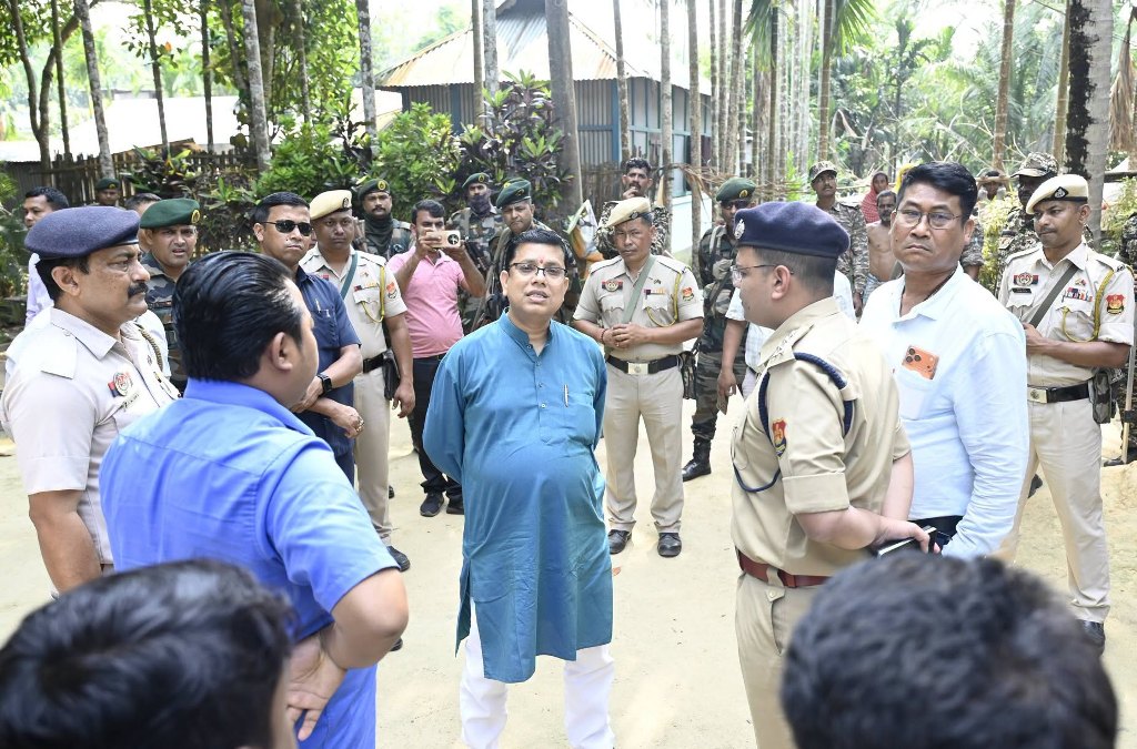 ক্ষতিগ্রস্ত দলীয় কর্মীদের পাশে রয়েছে সরকার : মন্ত্রী 