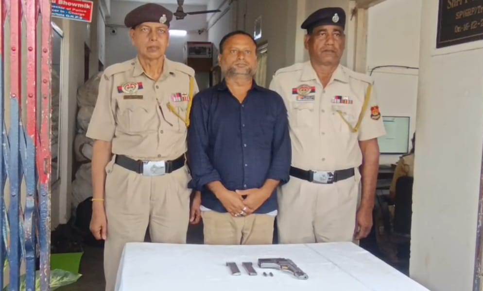 পিস্তল সমেত পুলিশের জালে রাষ্ট্রবাদী নেতা  