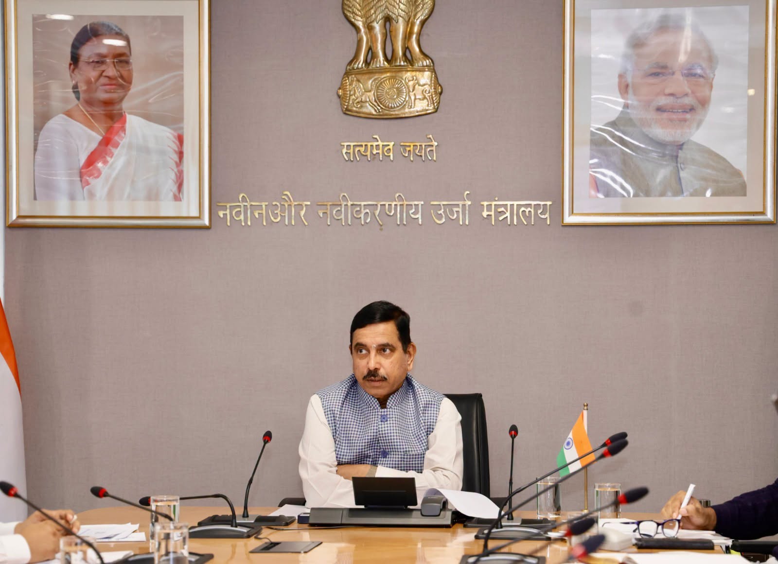 শিক্ষামন্ত্রকের অতিরিক্ত দায়িত্বে এখন প্রহ্লাদ যোশী 