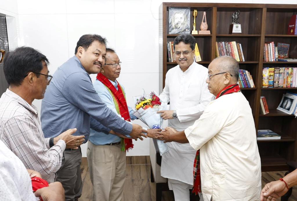 দ্বিগুনের ওপর বৃদ্ধি সমাজপতিদের ভাতা  