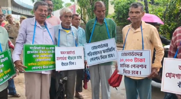 দীর্ঘসময় চাকরি করে এখন অসহায় অবসরপ্রাপ্ত হোমগার্ডরা
