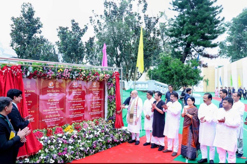 পুষ্পবন্ত প্যালেস হোটেলের ভিত্তিপ্রস্তর স্থাপন করলেন স্বরাষ্ট্রমন্ত্রী