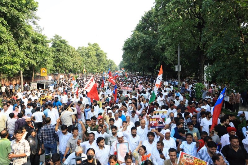 সুপ্রিম কোর্ট অভিমুখে পদযাত্রা বিরোধীদের 
