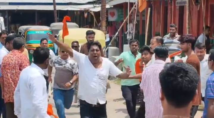বাসস্ট্যান্ডে আন্দোলন ঘিরে উত্তেজনা, স্বদলীয়দের হামলায় জখম শ্রমিক নেতা 