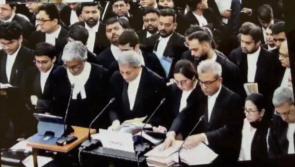 সুপ্রিম কোর্টে সওয়াল করে ইতিহাস তৈরি করলেন বাংলার মুখ্যমন্ত্রী