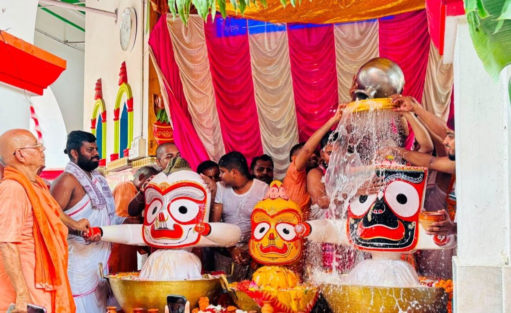 ভক্তি-আনন্দে উদযাপিত জগন্নাথের পবিত্র স্নানযাত্রা উৎসব