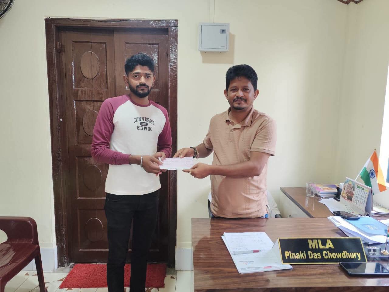 জটিল রোগে আক্রান্ত সাংবাদিকের পাশে বিধায়ক 