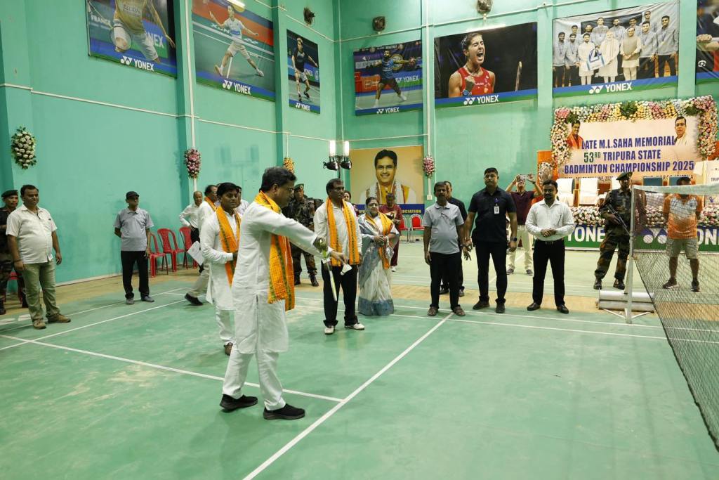 খেলাধুলার মধ্য দিয়েই শারীরিক সুস্থতা বজায় থাকে : মুখ্যমন্ত্রী 