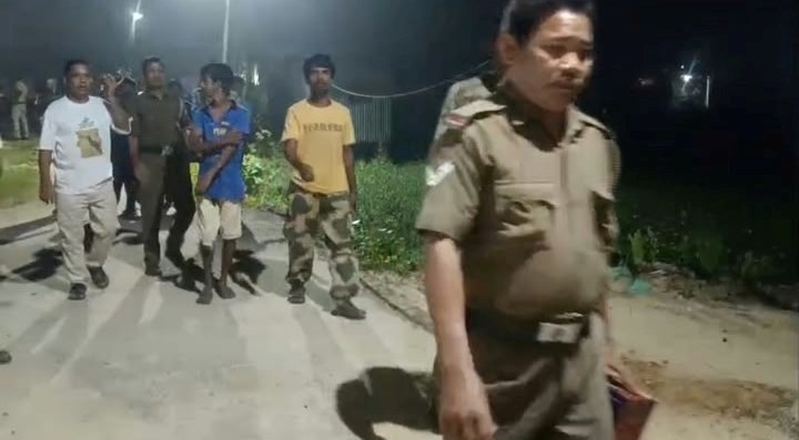 জঙ্গল ছেড়ে শহরাঞ্চলে বন্যহাতি, আতঙ্কে সাধারণ মানুষজন 