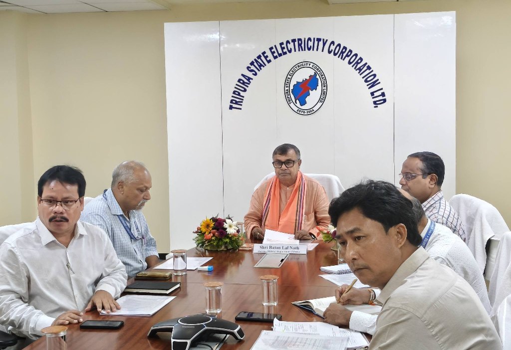 দূর্গাপূজায় বিদ্যুৎ চাহিদা মোকাবিলায় প্রস্তুতি বৈঠক মন্ত্রীর