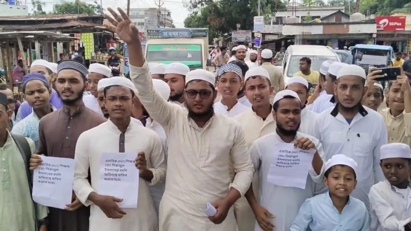 কৈলাসহরে রাস্তা অবরোধ ছাত্রছাত্রীদের
