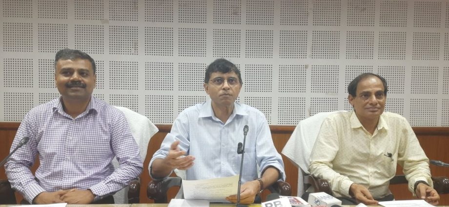 অবিরাম বর্ষণে মৃত্যু ১, ক্ষতিগ্রস্থ ঘরবাড়ি, ৪টি ত্রাণ শিবির