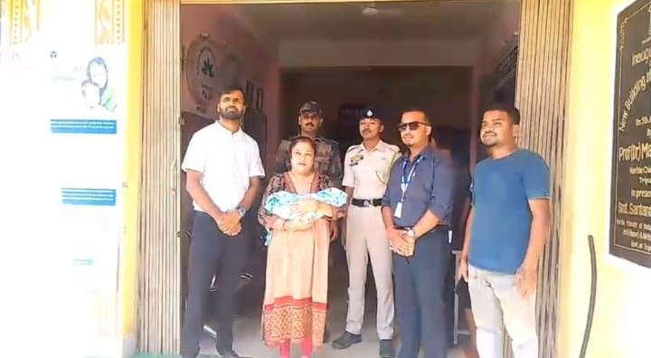 দুর্গামণ্ডপের পাশে পরিত্যক্ত স্থান থেকে উদ্ধার নবজাতক শিশুপুত্র