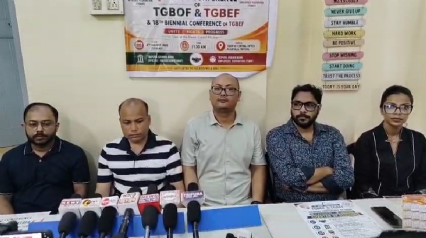কর্মচারীদের স্বার্থে ময়দানে গ্রামীণ ব্যাংকের দুই সংগঠন