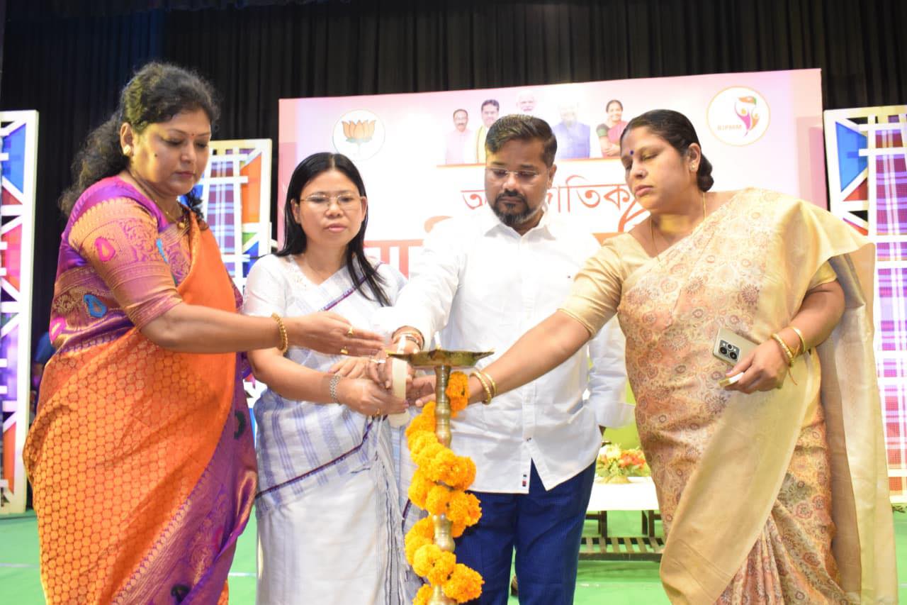 “আমরা নারী, আমরা সব পারি”