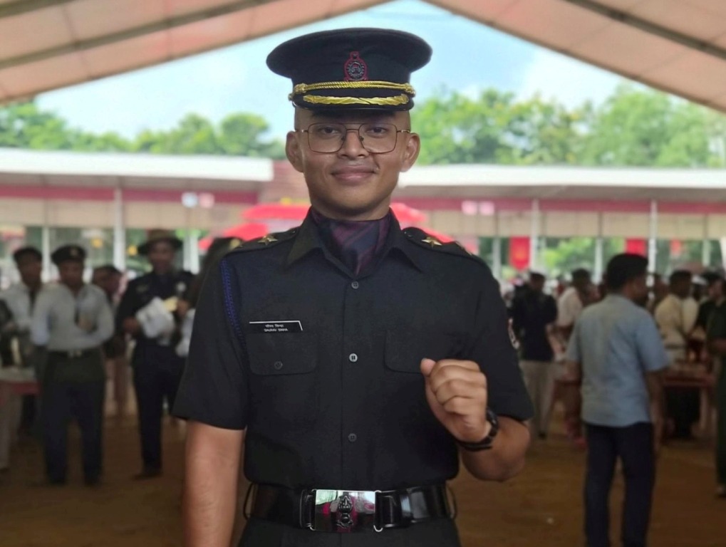 ভারতীয় সেনাবাহিনীতে লেফটেন্যান্ট পদে কমিশন লাভ সৌরভের 