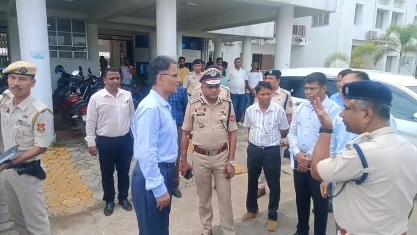 ফের বিতর্কে যীষ্ণু পুত্র, থানায় মামলা বিধায়কের   