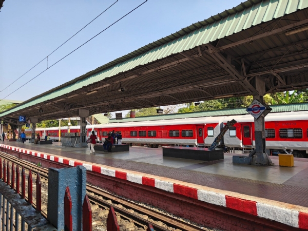 যাত্রীদের সুবিধার্থে কাঞ্চনজঙ্ঘা এক্সপ্রেসে এলএইচবি কোচ