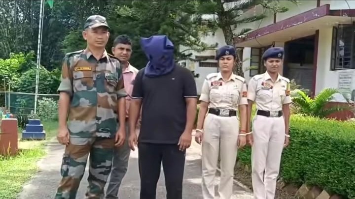ছাত্রীর সঙ্গে অশোভন আচরণের জেরে গ্রেফতার স্কুল শিক্ষক 