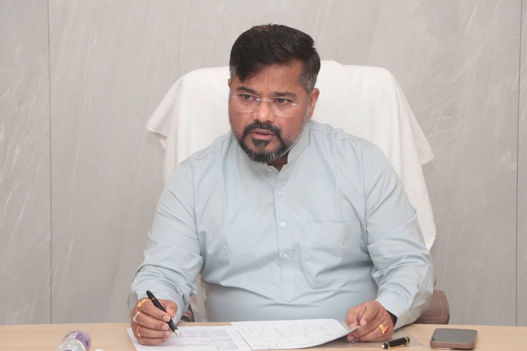 রাজ্যে কোনও ধরনের সংকট নেই, আশ্বস্ত খাদ্যমন্ত্রীর 