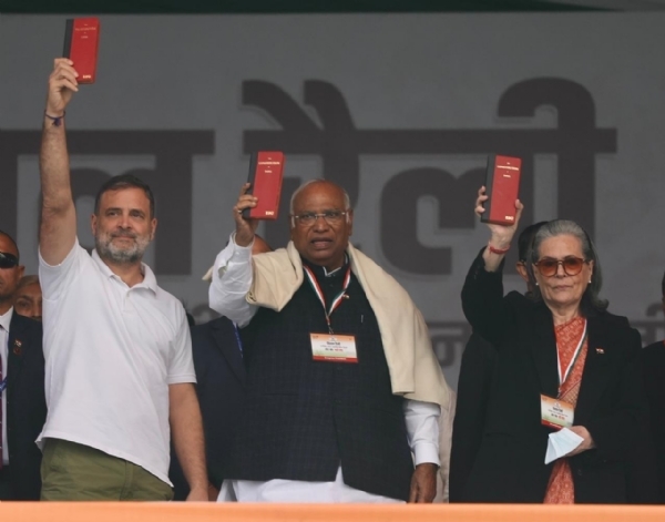 তামিলনাড়ুতে বিজয়রথ, কেরলমে কংগ্রেস