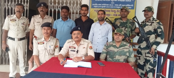 বিলাসবহুল গাড়ি থেকে উদ্ধার ১৪ হাজার ইয়াবা ট্যাবলেট 