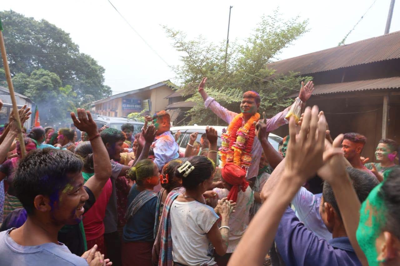 ভিলেজ ভোটে ‘বন্ধুত্বপূর্ণ লড়াই’-এর ছবি মুঙ্গিয়াকামিতে