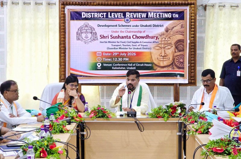 পর্যালোচনা সভায় উন্নয়নমূলক কর্মকাণ্ডের ওপর জোর মন্ত্রীর 