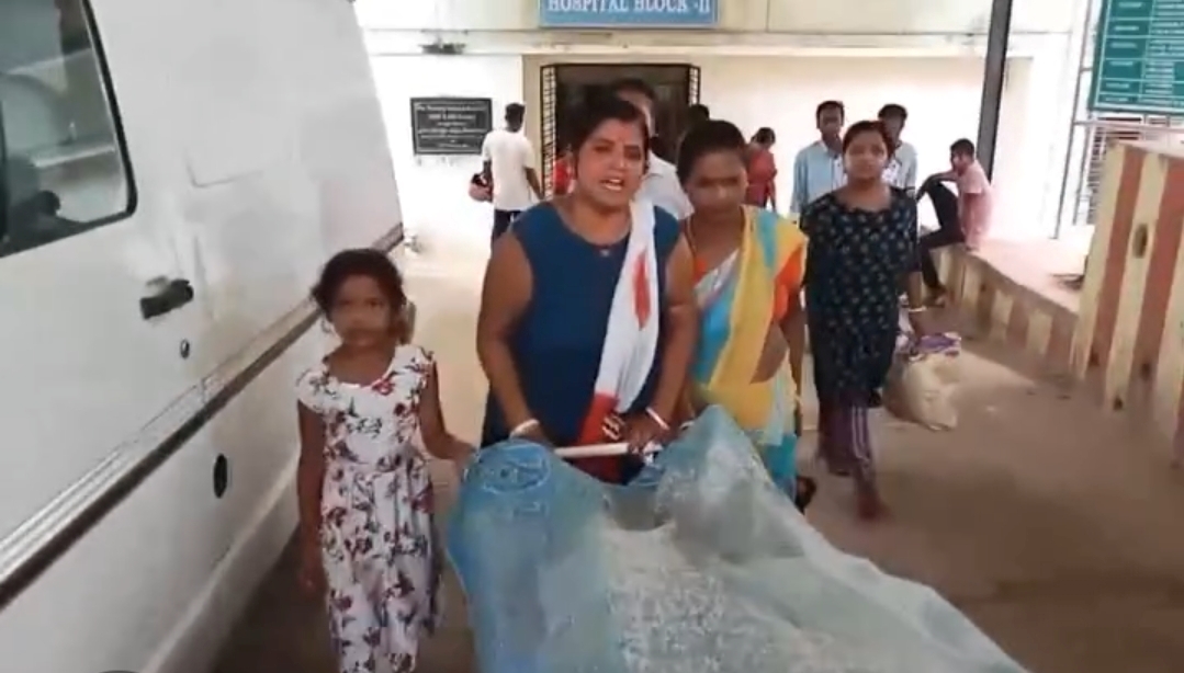 জিবিতে বিনা চিকিৎসায় রোগীর মৃত্যুর অভিযোগে উত্তেজনা 