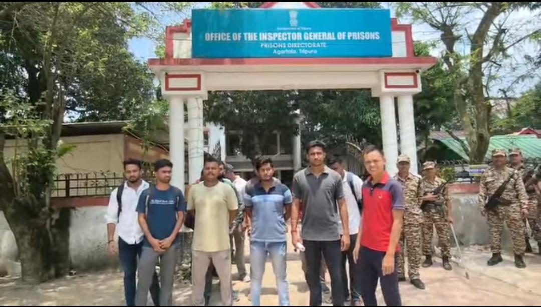 কারারক্ষী নিয়োগে ক্ষোভে ফুঁসছে চাকরিপ্রার্থীরা