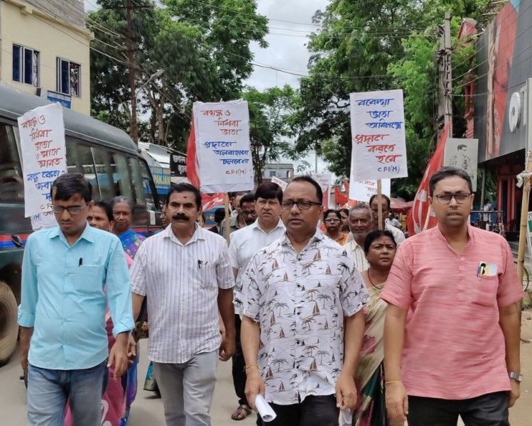 তিন মাস ধরে বন্ধ সামাজিক ভাতা, খোয়াইয়ে বিক্ষোভ মিছিল বামেদের 