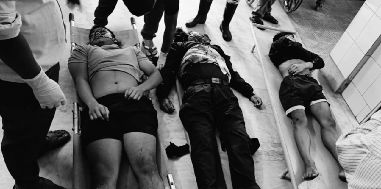 ভয়াবহ সড়ক দুর্ঘটনায় নিভে গেল তিনটি প্রাণ