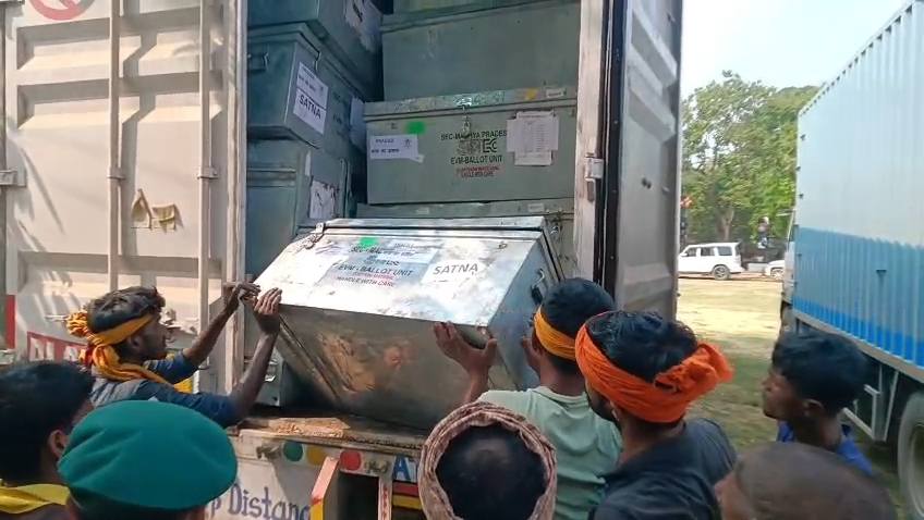 মধ্যপ্রদেশ থেকে ইভিএম মেশিন পৌঁছলো রাজ্যে 