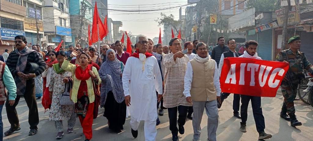 মালিকপক্ষের স্বার্থ রক্ষায় নতুন শ্রম আইন — বার্তা প্রাক্তন মুখ্যমন্ত্রীর 