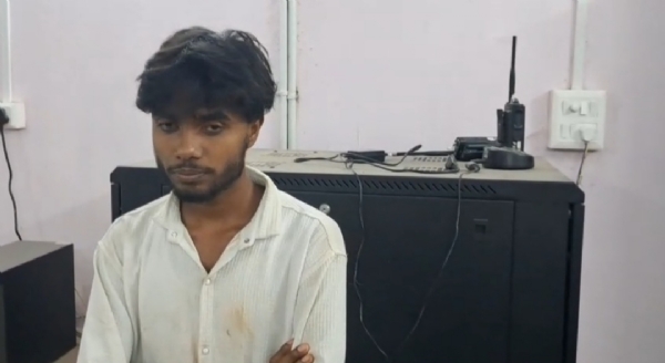 তিন নাবালিকাকে পাচারের পথে আটক যুবক 