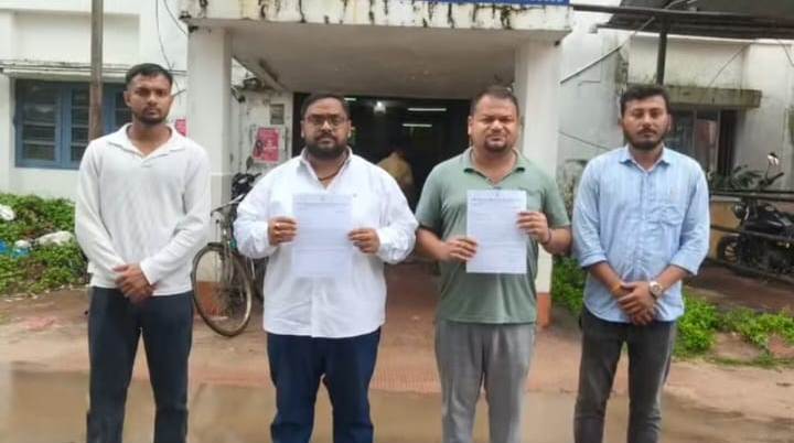 জিবির দন্ত চিকিৎসকের শাস্তি চেয়ে সরব যুব কংগ্রেস