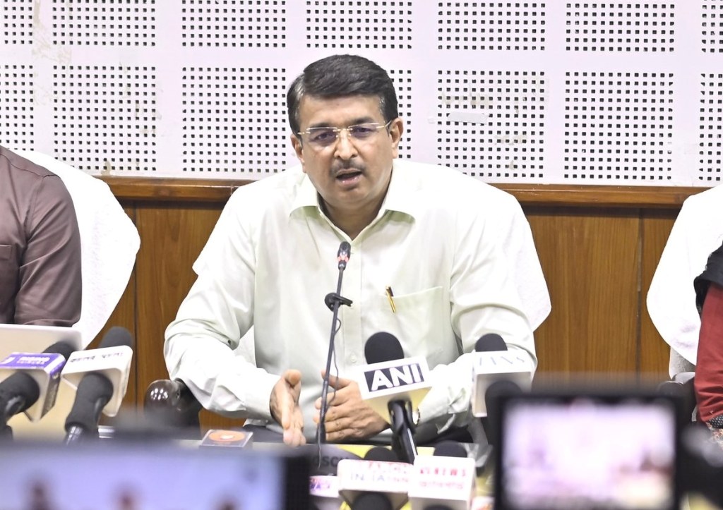দুর্গাপূজার আগেই সড়কগুলিকে সংস্কার : পূর্ত সচিব