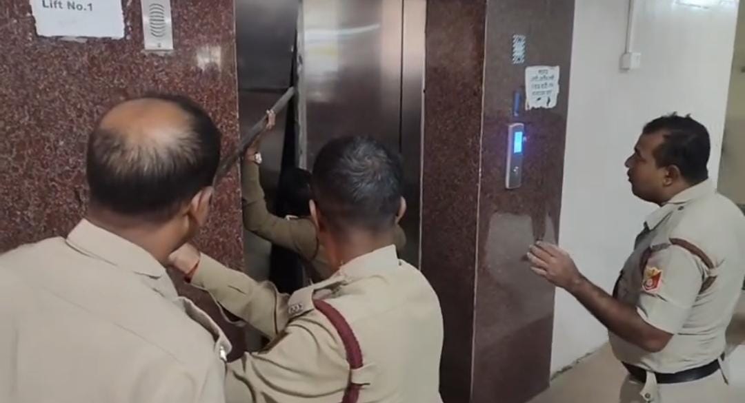 বিকল ডেন্টাল কলেজের লিফট, আটকে পরে তিন স্বাস্থ্য কর্মী