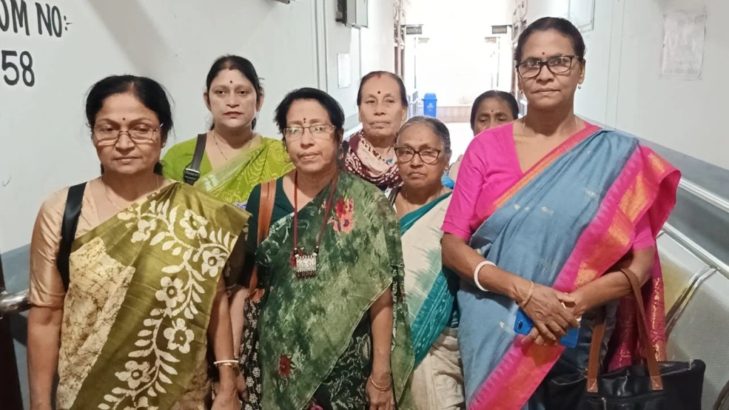 মহিলারা ঋনচক্রে ভয়ঙ্করভাবে জড়িয়ে পড়ায় সরব নারী সমিতি