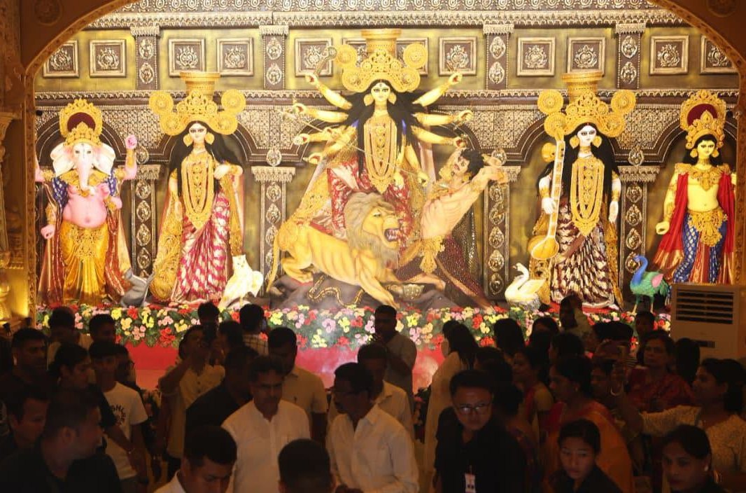 মহাষষ্ঠীতে উৎসবের রঙে মাতোয়ারা ত্রিপুরা, মণ্ডপে মণ্ডপে দর্শনার্থীদের ঢল