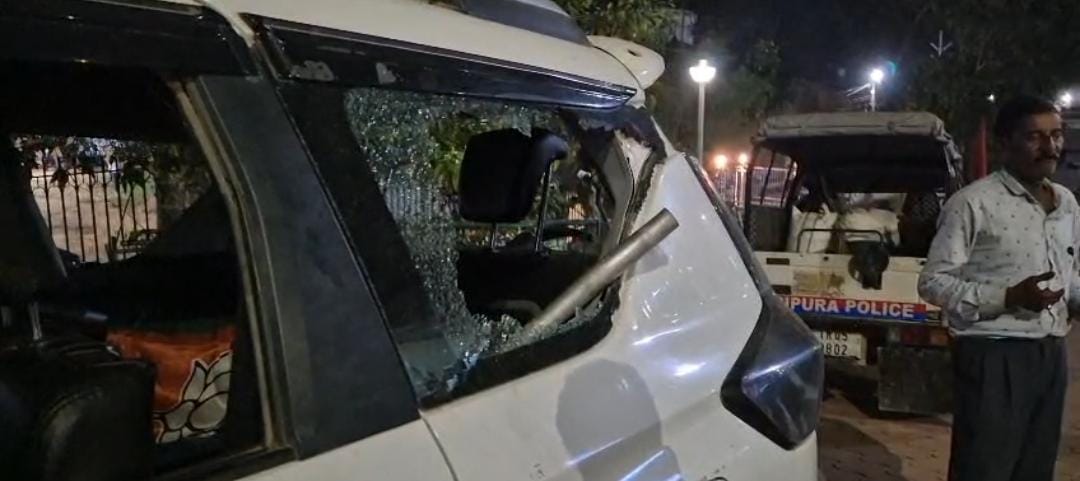 ভাঙচুর মন্ত্রীর গাড়ি, কাঠগড়ায় তিপ্রামথা 