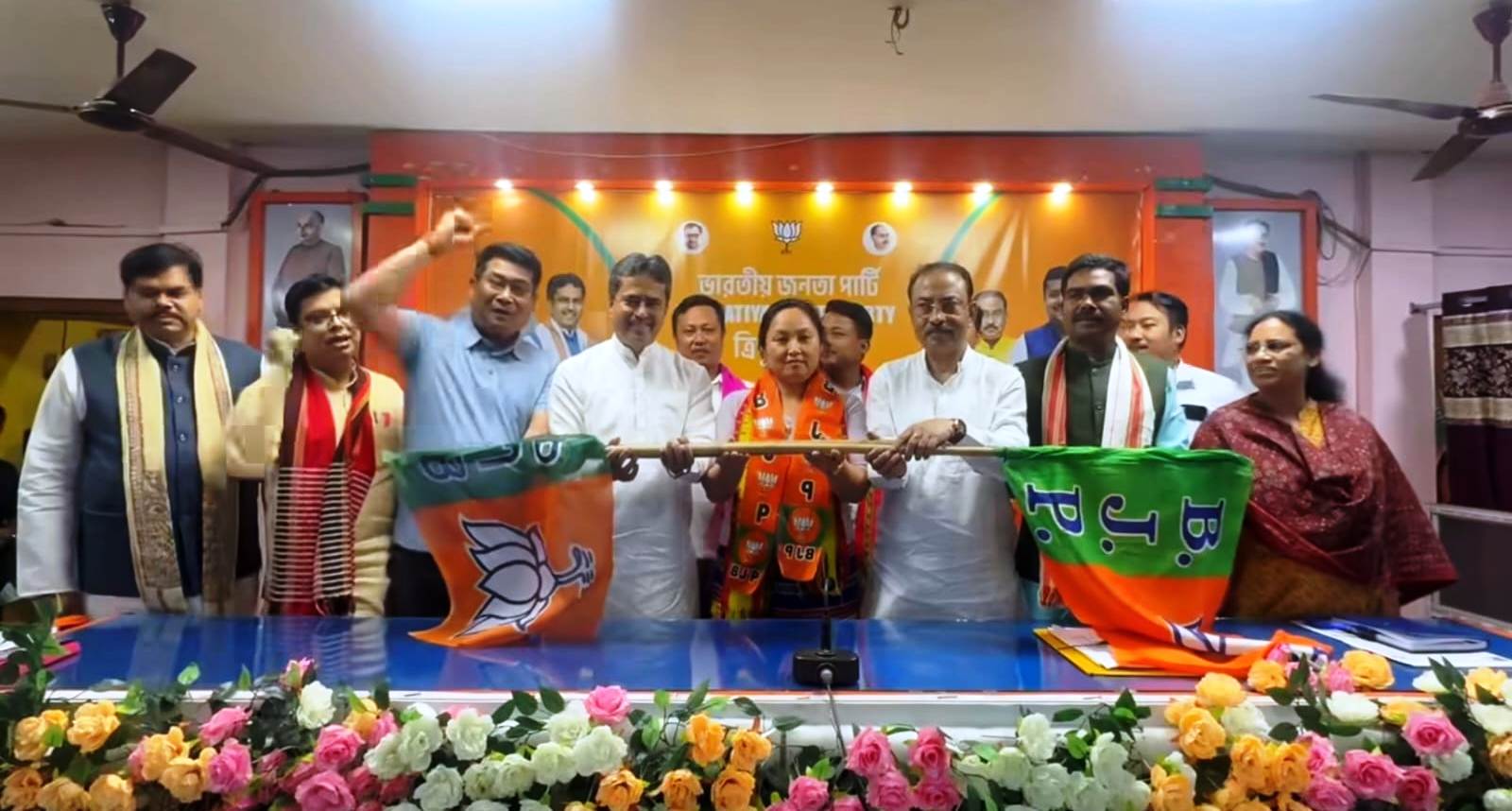 ভাঙ্গন শুরু তিপ্রা মথায়, মুখ্যমন্ত্রীর হাত ধরে বিজেপিতে মেরী  