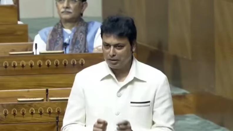 শিক্ষার্থীদের বৃত্তিতে ১০০ শতাংশ কেন্দ্রীয় অর্থায়নের দাবি বিপ্লবের 