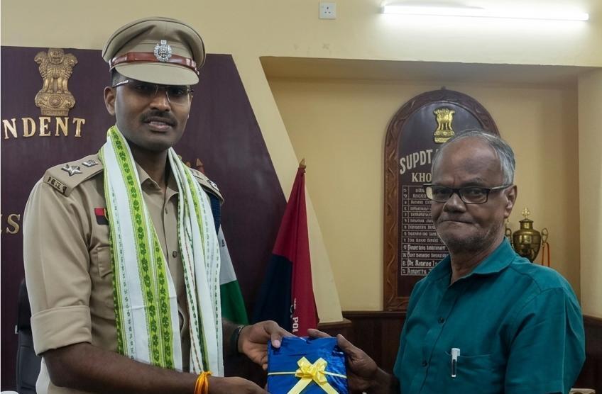 নতুন পুলিশ সুপারকে উষ্ণ অভ্যর্থনা প্রথম ত্রিপুরা ডটকম পরিবারের 