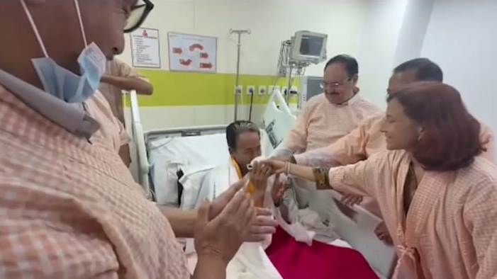 অবশেষে মধ্যরাতে দুই কেন্দ্রীয় মন্ত্রীর অনুরোধে অনশন ভাঙলেন সোনম ওয়াংচুক