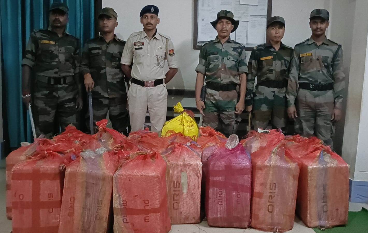 সীমান্তবর্তী জঙ্গল থেকে উদ্ধার ২৫ বস্তা বার্মিজ সিগারেট 