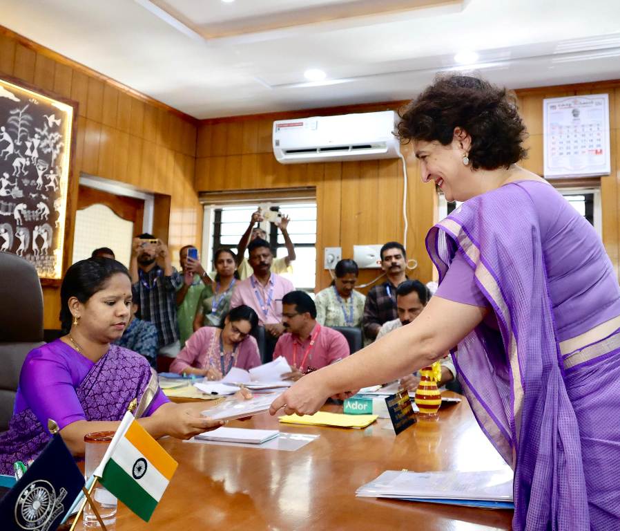 ওয়ানাড থেকে মনোয়নপত্র জমা দিলেন প্রিয়াঙ্কা গান্ধী