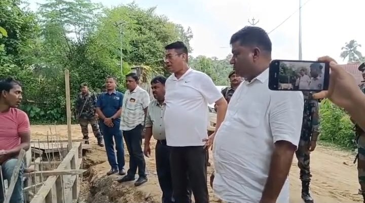 ঢালাইয়ে অনুপস্থিত ইঞ্জিনিয়ার, নির্মাণ কাজ বন্ধের নির্দেশ মন্ত্রীর 