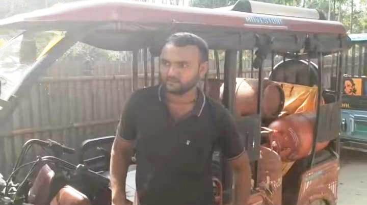 এজেন্সির কালোবাজারি, আটক ১৪টি গ্যাস সিলিন্ডার 