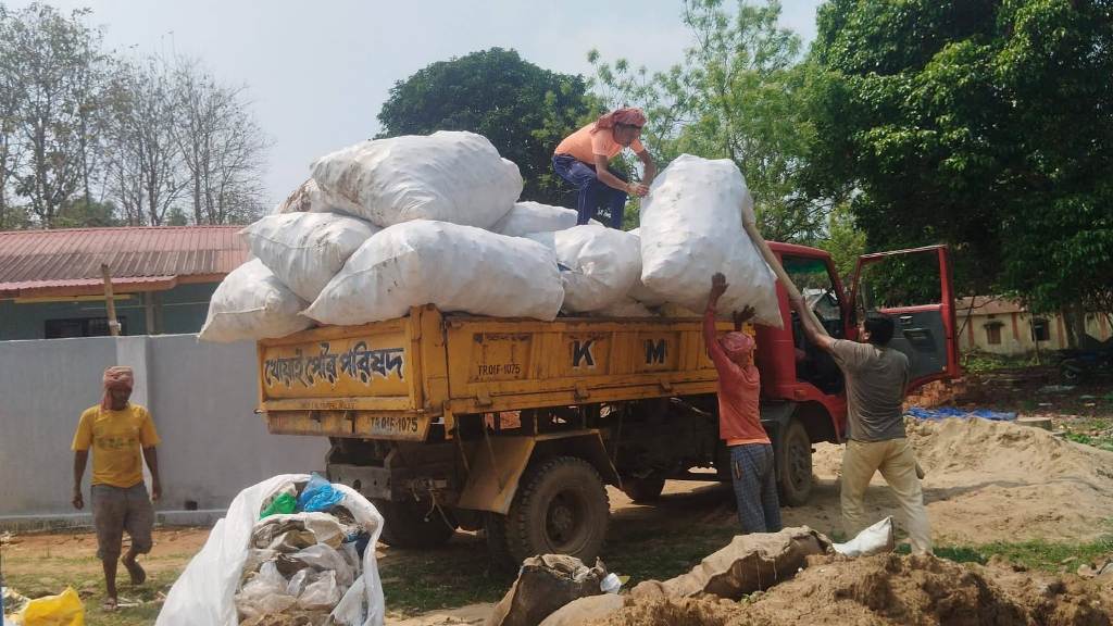 প্লাস্টিক ও কাঁচের বর্জ্য সংগ্রহ ঘিরে প্রশাসনের ভূমিকায় বড় প্রশ্ন
